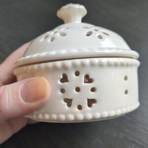[SOLD] Royal Creamware (discontinued) Occasions Small Trinket Dish w/ Lid